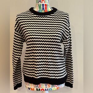 💥SALE💥Suzy Sheir black and white sweater in excellent condition. Size small.